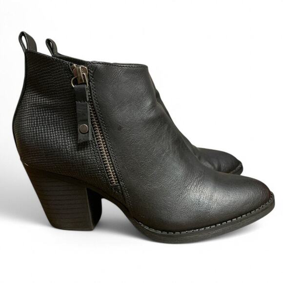Universal Thread Women's Black Ankle Boots-Size 6.5 - Picture 1 of 8